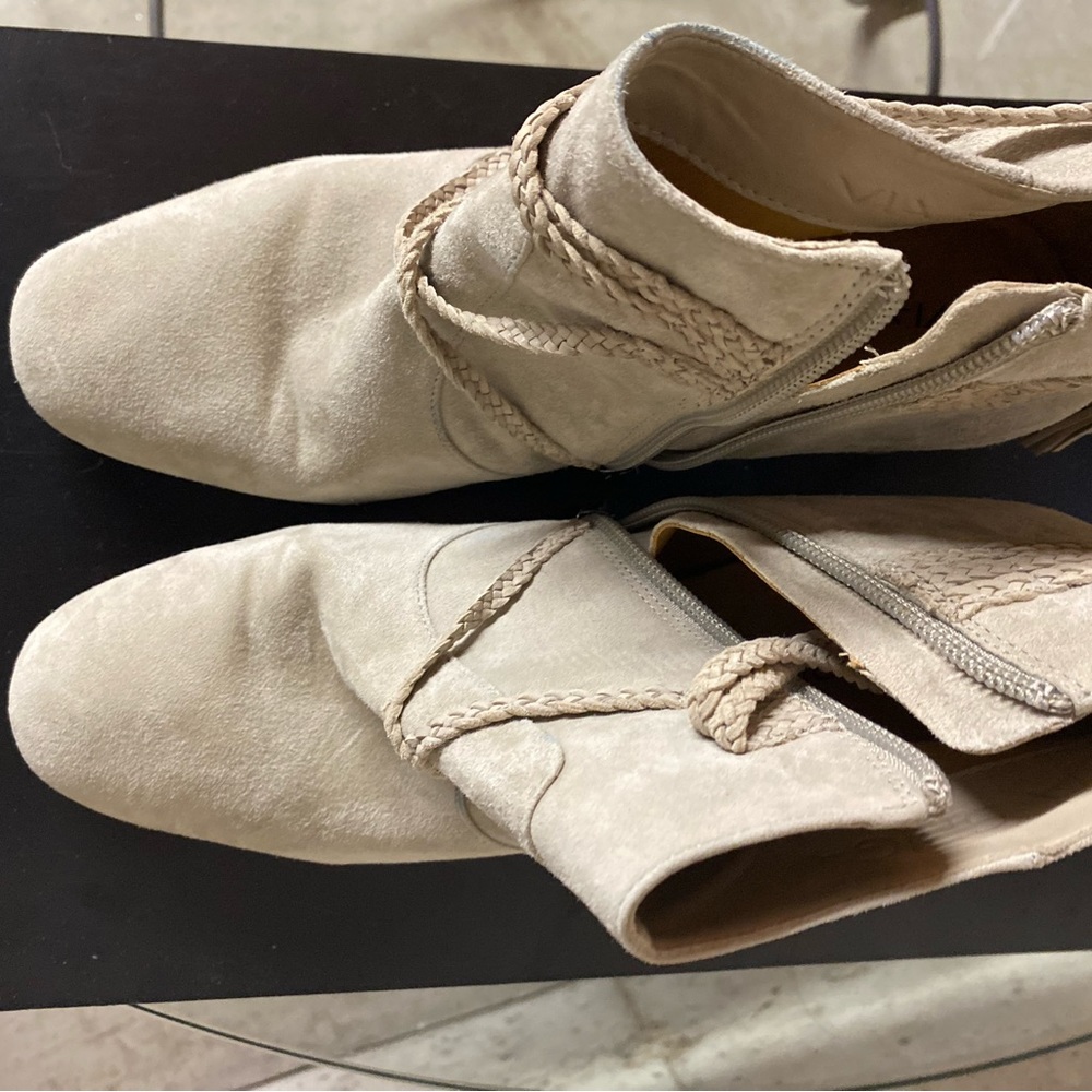 Via spiga taupe to cream suede ankle boots